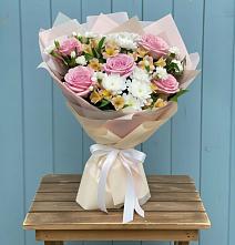 Букет цветов из:  Гвоздики, Орхидеи и Розы в Тугулыме