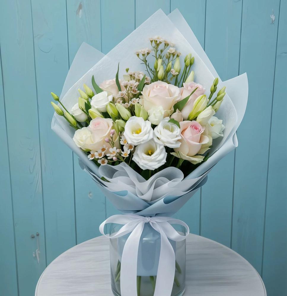 Букет цветов из: Розы и Лизиантусы в Тугулыме