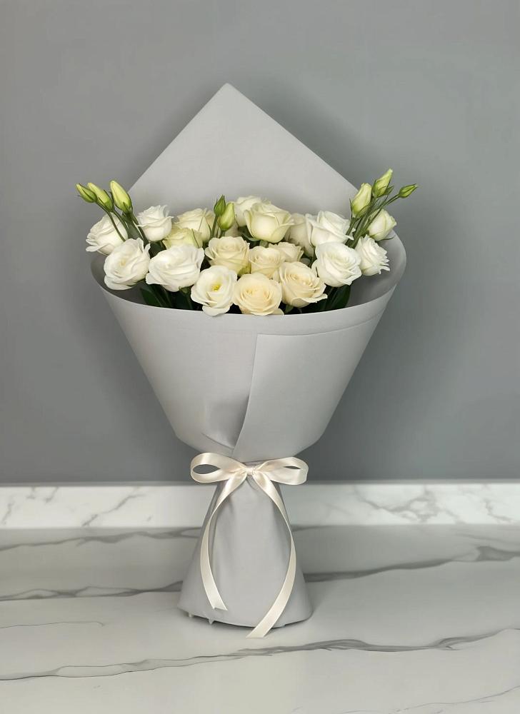 Букет цветов из: Розы и Лизиантусы в Тугулыме