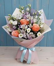 Букет цветов из:  Лизиантусы, Розы, Альстромерии и Гипсофила в Тугулыме