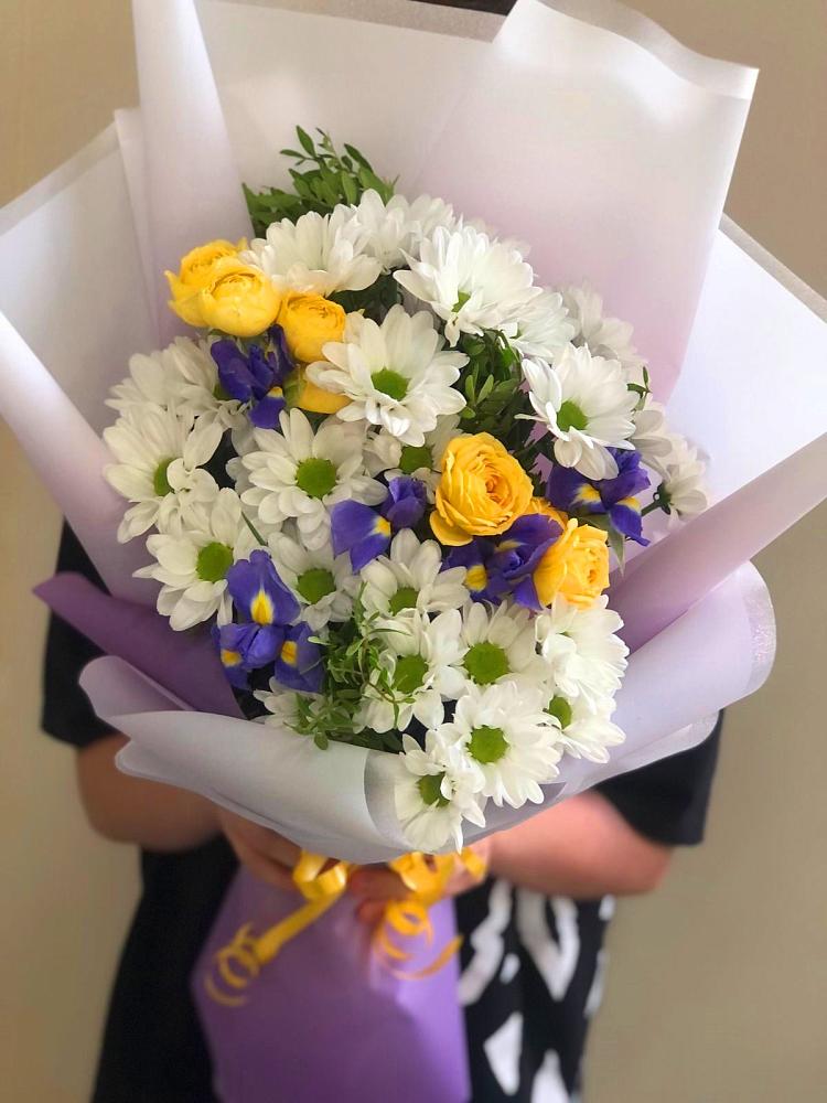 Букет цветов из: Ирисы, Хризантемы и Розы в Тугулыме