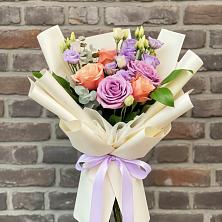 Букет цветов из:  Лизиантусы и Розы в Тугулыме