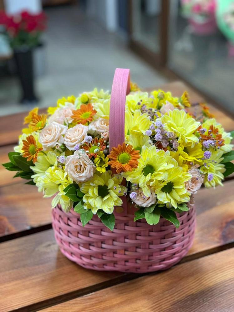 Цветочная композиция из Хризантемы и Розы в корзине в Тугулыме