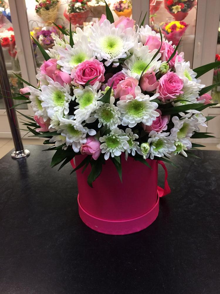 Цветочная композиция из Розы и Хризантемы в шляпной коробке в Тугулыме