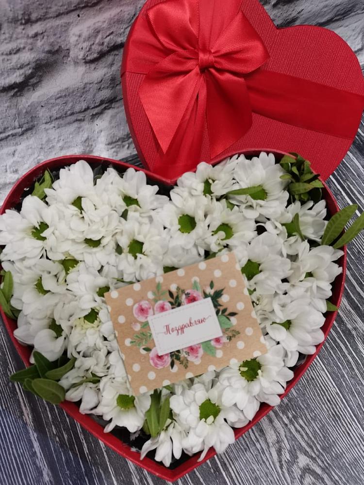 Цветочная композиция из Хризантемы в виде сердца в Тугулыме